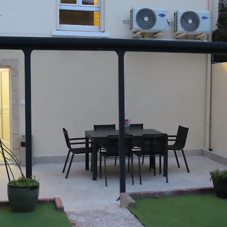 A Pour Deux Personnes * בונדי